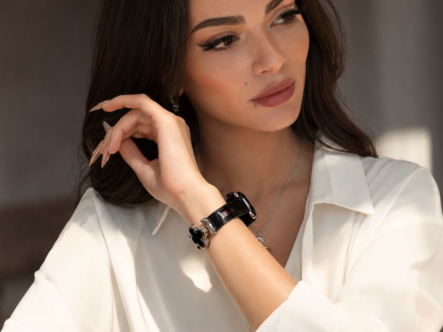 רצועת עור פרח הזהב ל־ Apple Watch