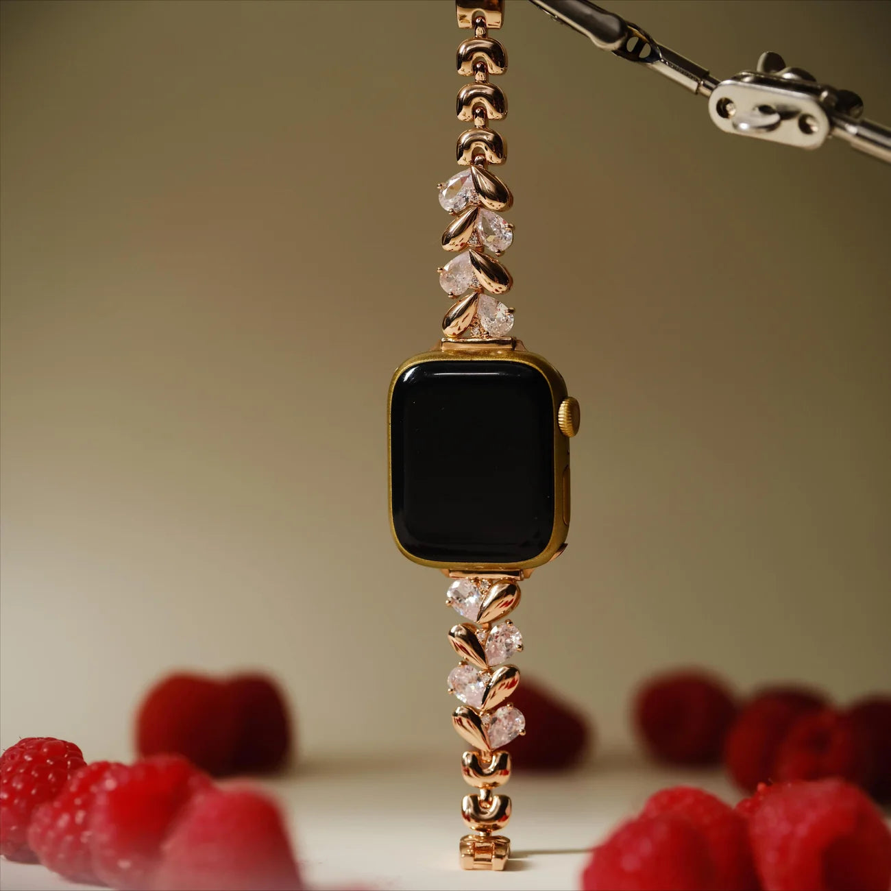 צמיד אהבה משובץ אבנים ל-Apple Watch